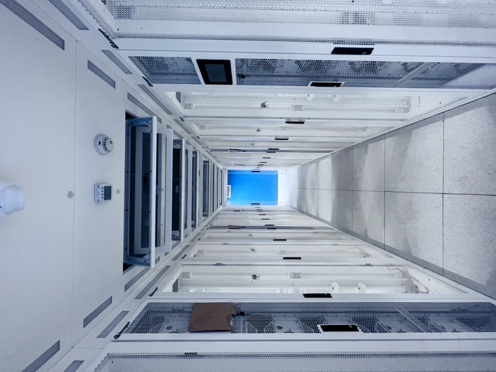 Yunman IDC · aisle containment structure
