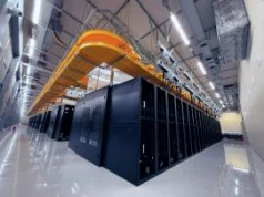 Runsun, Osaka · server cabinets and overhead containment